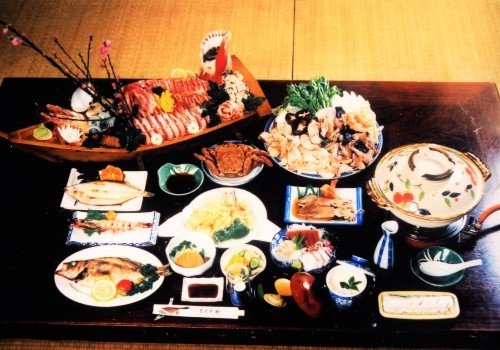 あんこう鍋、刺身船盛り、カニ…、平潟港の海の幸が山盛り！