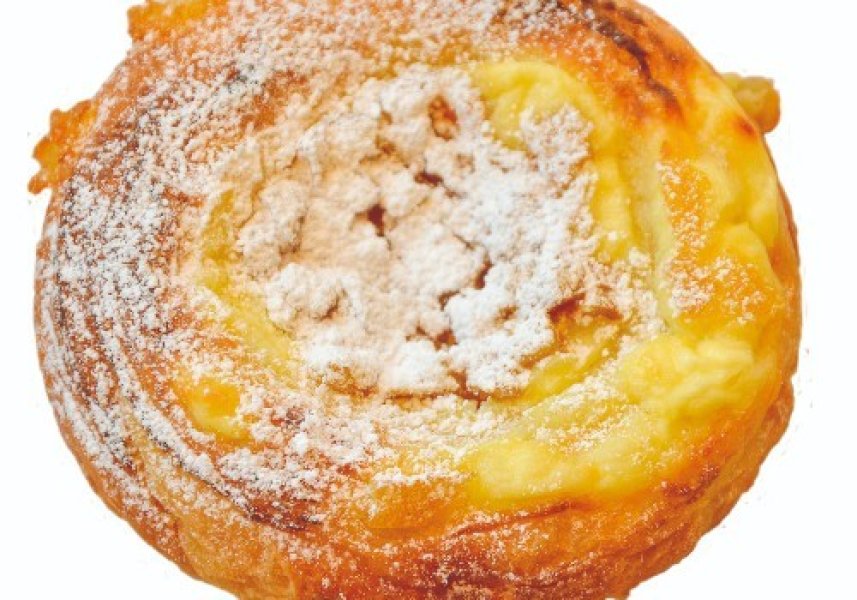 人気商品クリームチーズレモンデニッシュ（130円）。一口食べればさわやかな風味が口の中に広がります