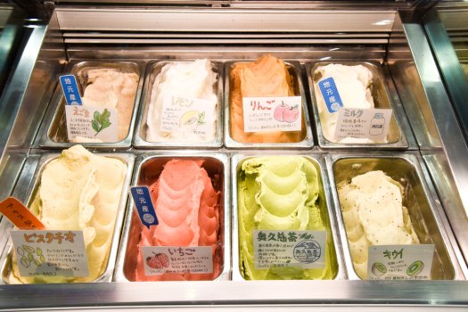 店頭には毎日8種類のジェラートがランダムに