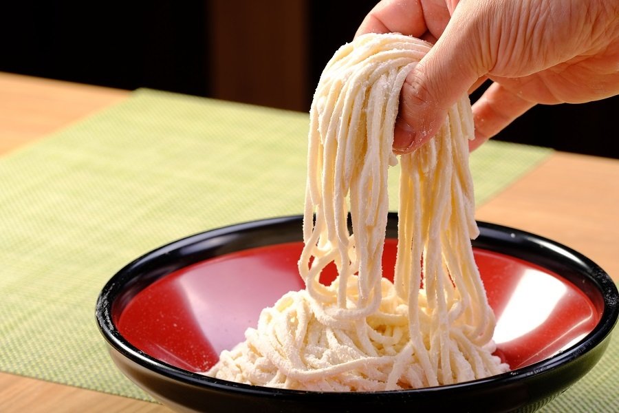 お風呂の後は湯上がりにおいしい、店内自家製麺のうどんをどうぞ