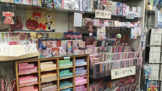 折り紙も綺麗なもの、ユニーク商品、たくさんの柄と種類が揃います