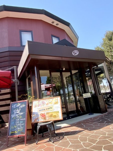 天気のいい日はテラスもオススメ