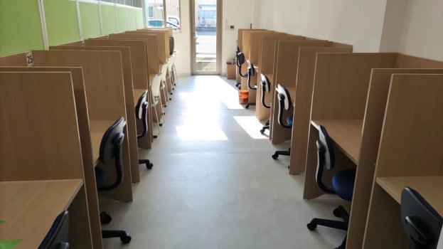 毎日使える高校生の自習デスク。特に集中したいときに♪