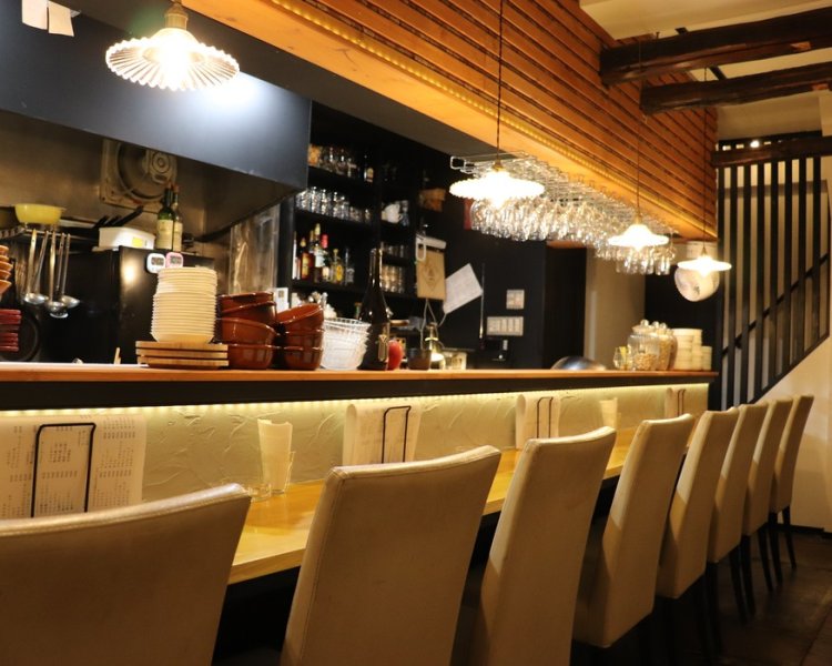 お洒落な店内♪　カウンターでゆっくりと過ごすのも◎