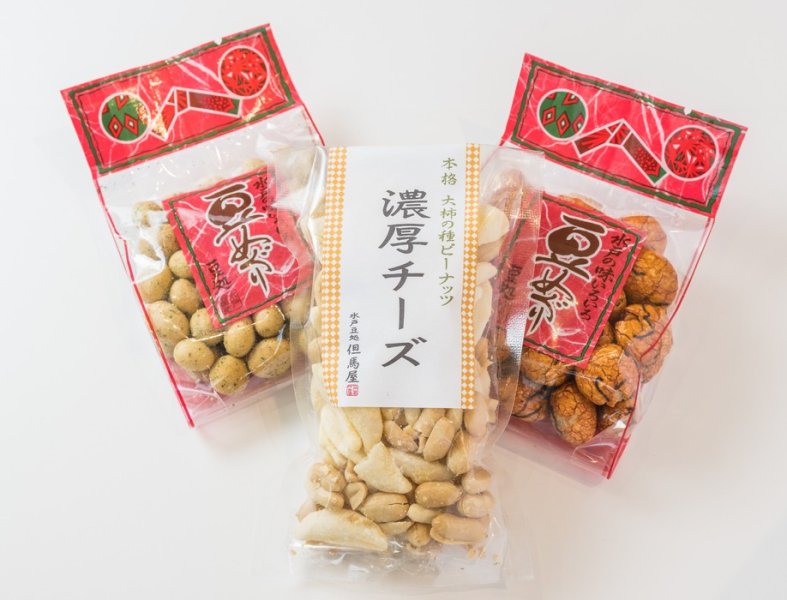 左から「ペペロンチーノ」、「本格 大柿の種ピーナッツ 濃厚チーズ」、「おのろけ豆」