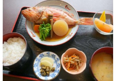 煮魚定食…1,650円（1,815円）